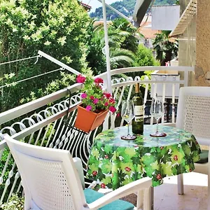 https://luisa-2-apartment-in-old-town-best-price.splithotels.org